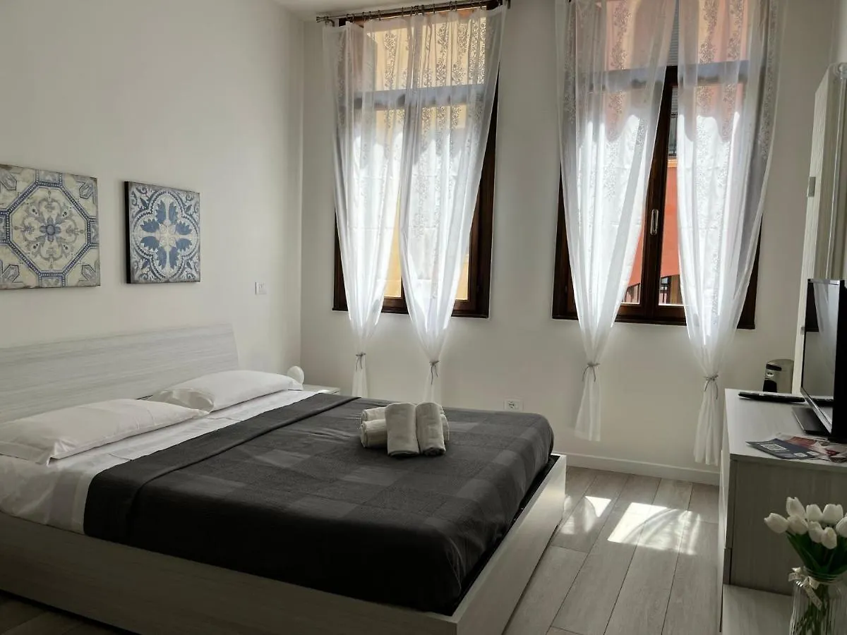 Appartamento Ai Portici Di Via Savonarola Padova Italia